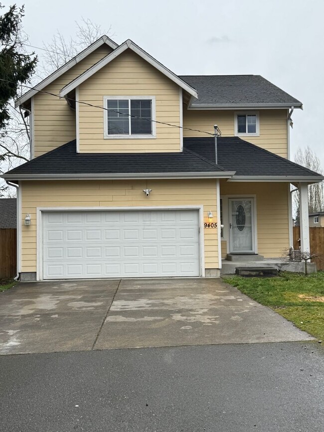 Building Photo - Lovely Midland Home with Fenced Yard and L...