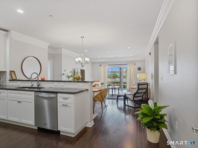 Building Photo - 302 Center Meadow Ln