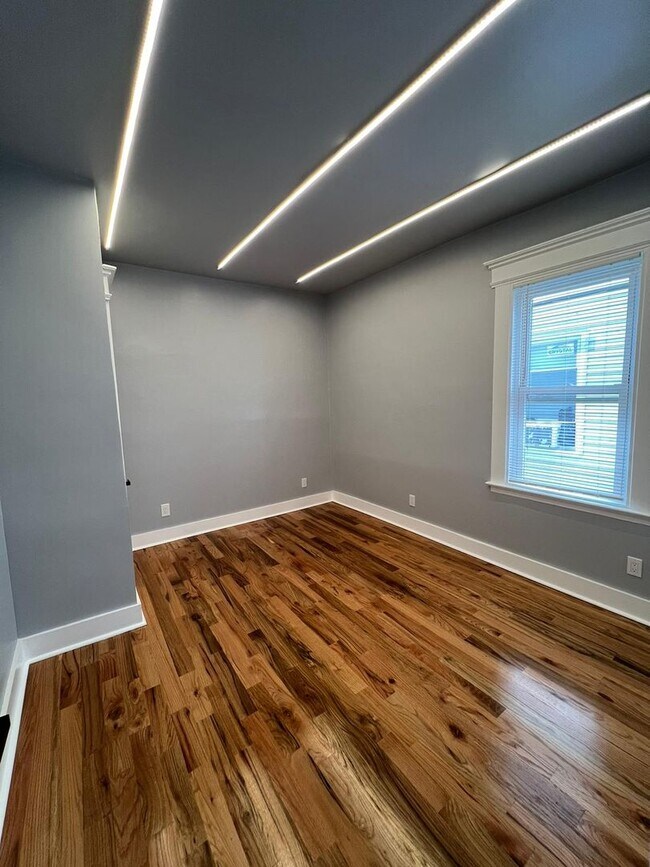 Building Photo - 423 Shelton Ave