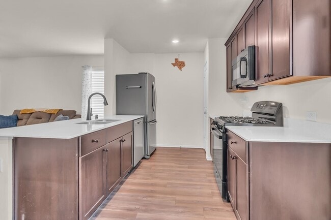 Building Photo - 209 Wishbone Ln