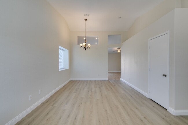 Building Photo - Gorgeous one story 3 bedroom 2 Bathroom Ho...