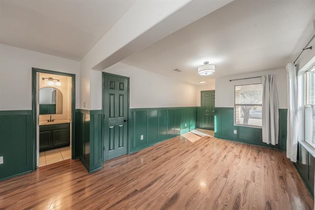 Building Photo - 1906 Beach Dr