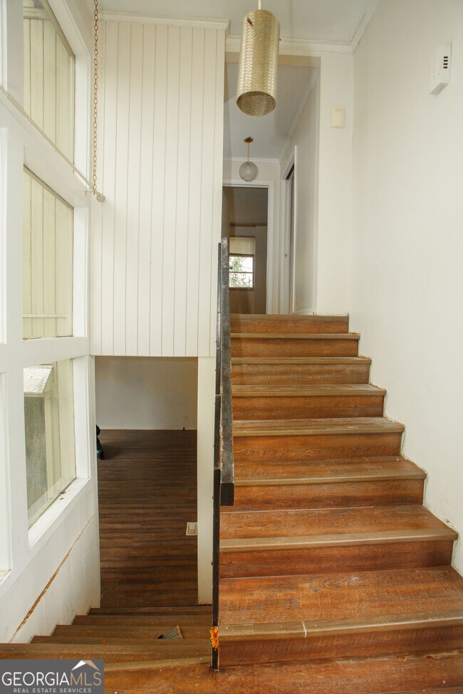 Building Photo - 2143 Ingleside Ave