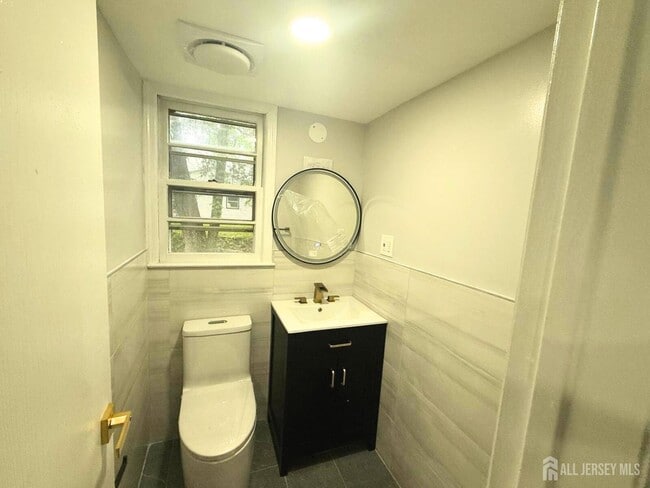 Building Photo - 5 Pelmont Pl