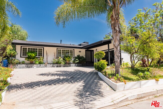 Primary Photo - 3650 Sapphire Dr