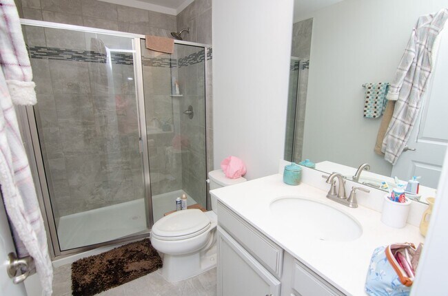 Building Photo - Beautiful home in quiet neighborhood