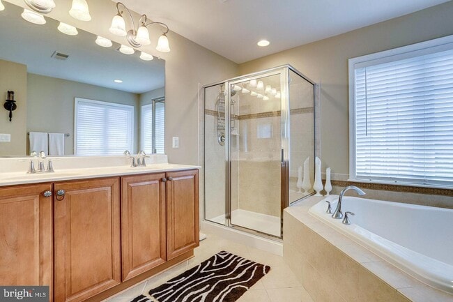 Building Photo - 47571 Royal Burnham Terrace