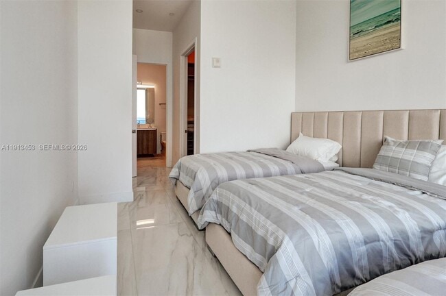 Building Photo - 17550 Collins Ave