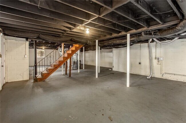 Building Photo - 2720 Stonecreek Rd