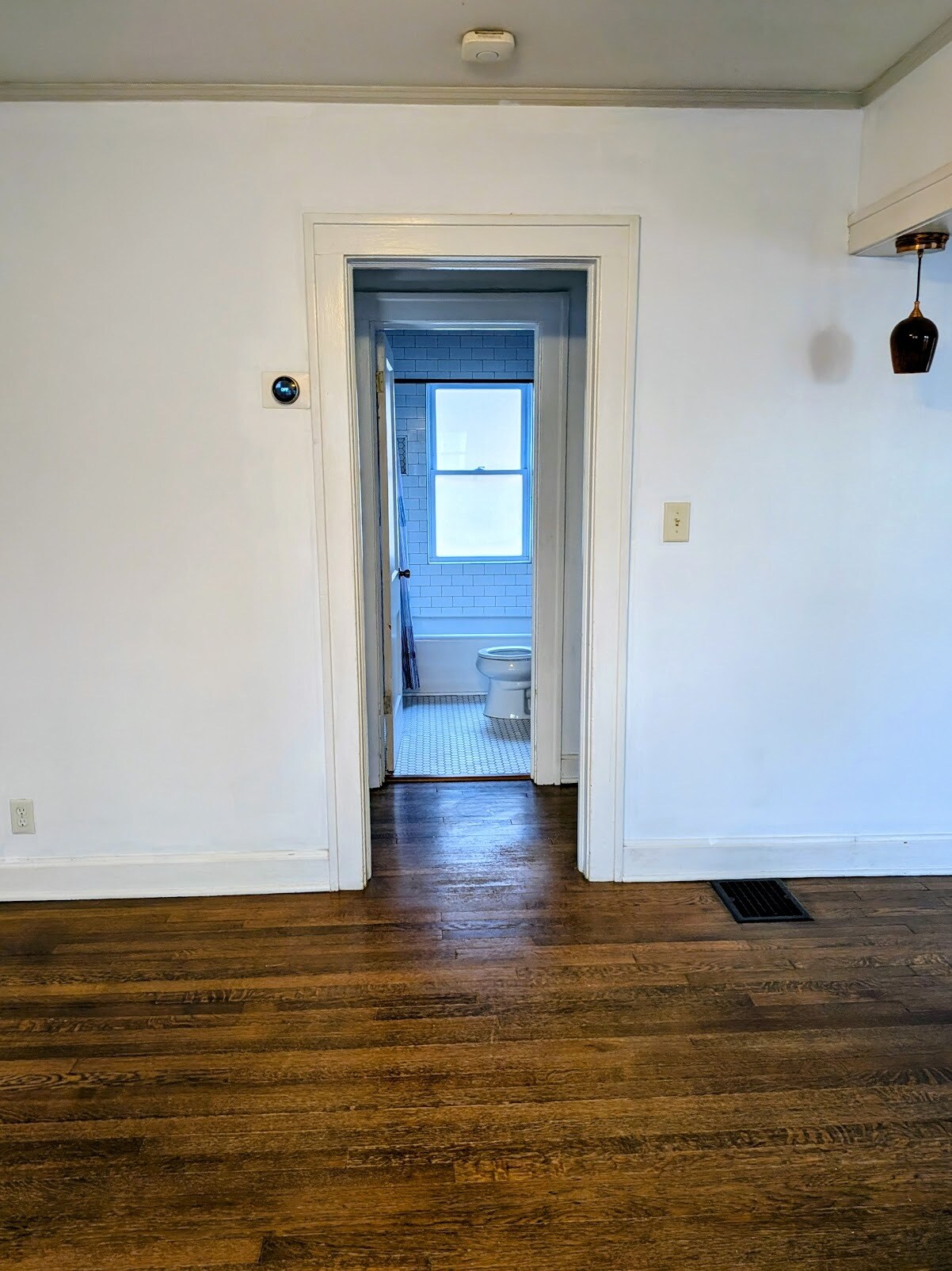 Building Photo - 1021 E 76th St