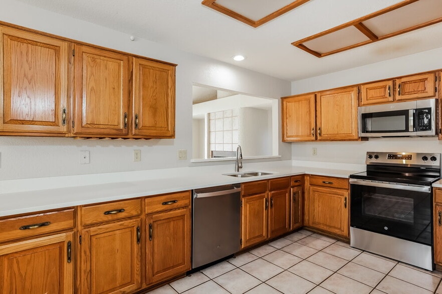 Building Photo - 7127 W Morrow Dr