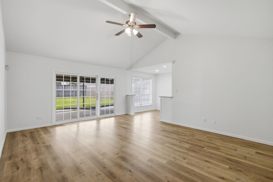 Building Photo - 6011 Bankside Dr