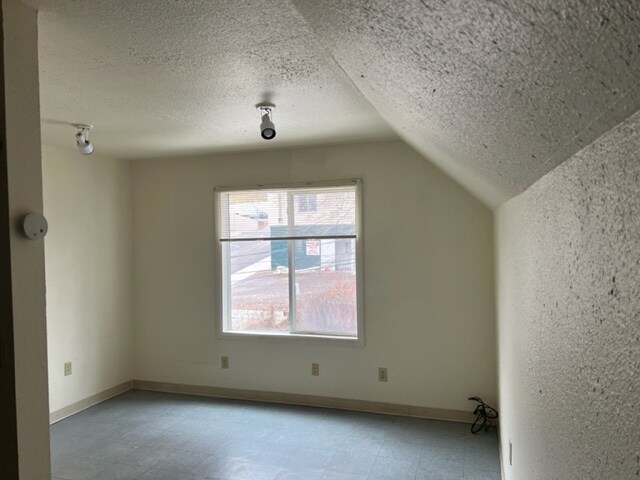 Livingroom - 321 Shelden Ave