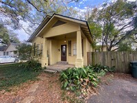 Building Photo - 2-Bed Home with Bonus Room and Spacious Yard