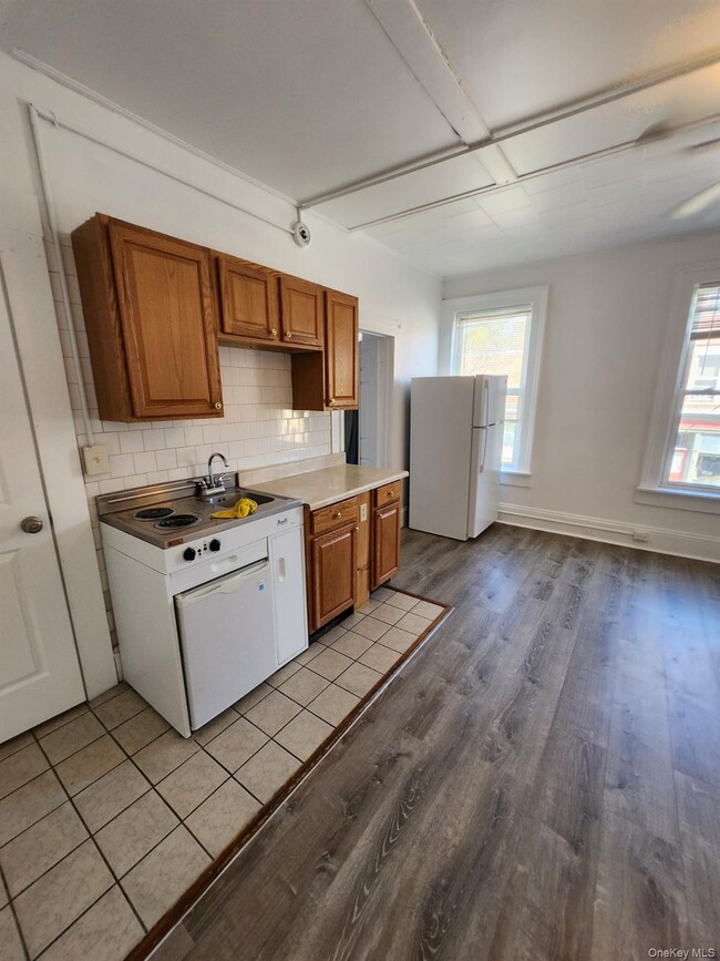 Building Photo - 455 Main St