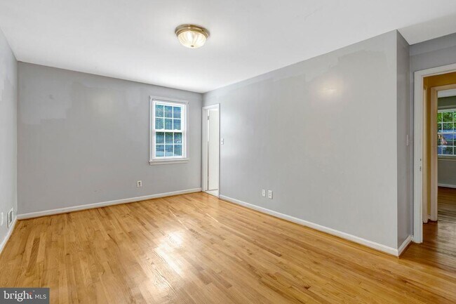 Building Photo - 8916 Braeburn Dr