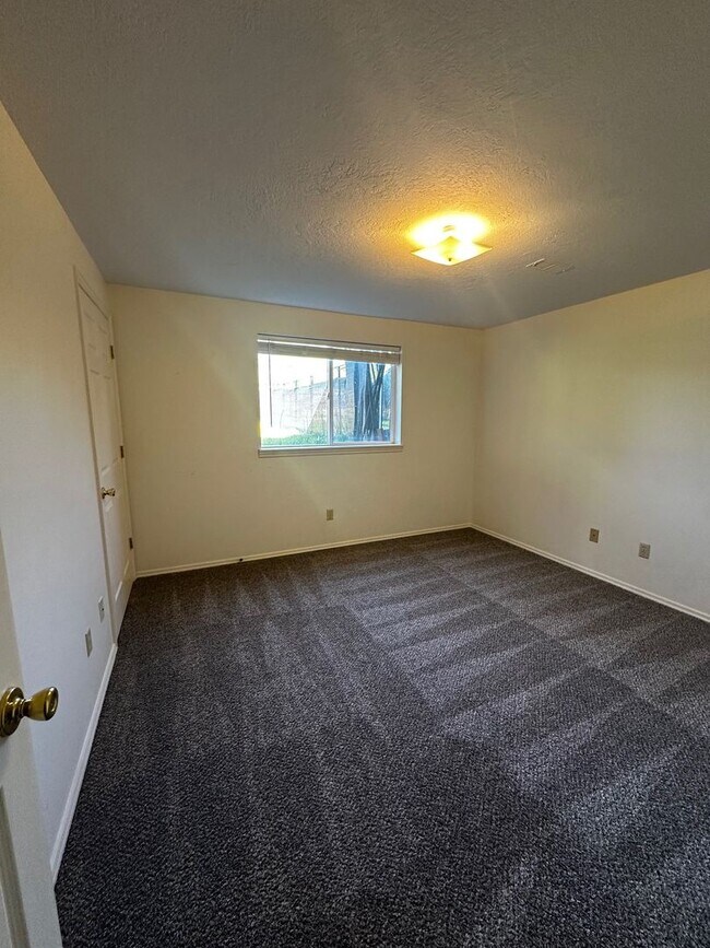 Building Photo - 43 N 25th Ave