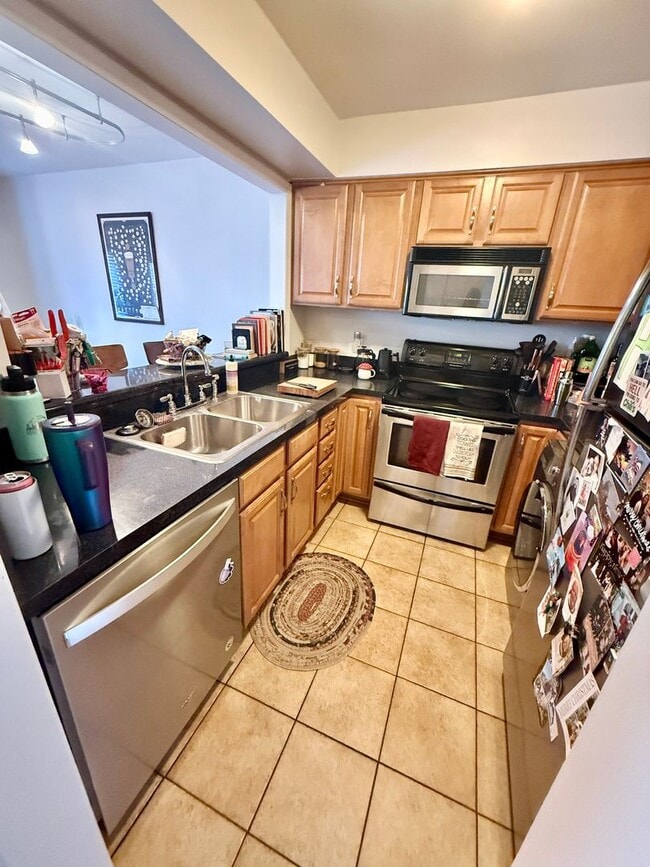 Building Photo - Walkable Green Hills Condo- 2 Bed 1.5 Bath $2000/mo