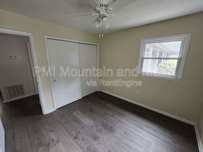 Building Photo - 53 Jump Cove Rd