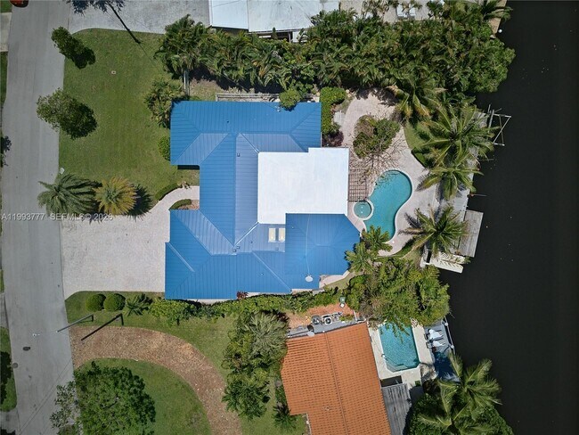Building Photo - 2801 Coral Shores Dr