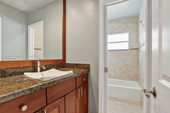 Building Photo - 4907 Holly Dr