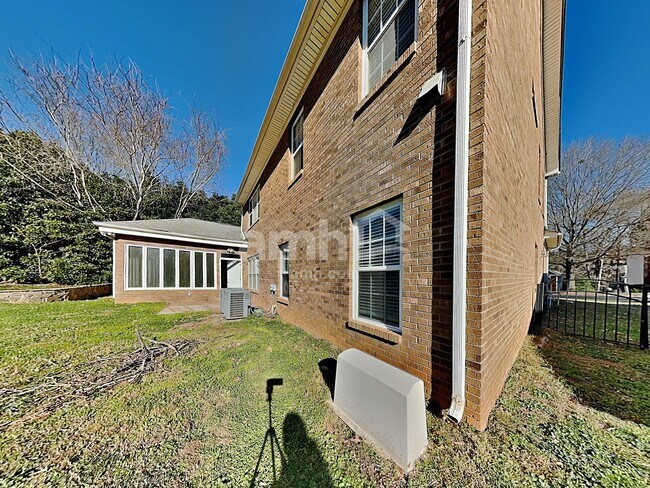 Building Photo - 2003 Monaco Ct