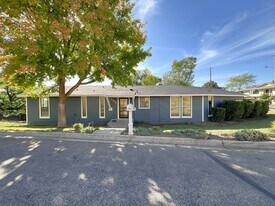 Building Photo - 2909 N Hillway Dr