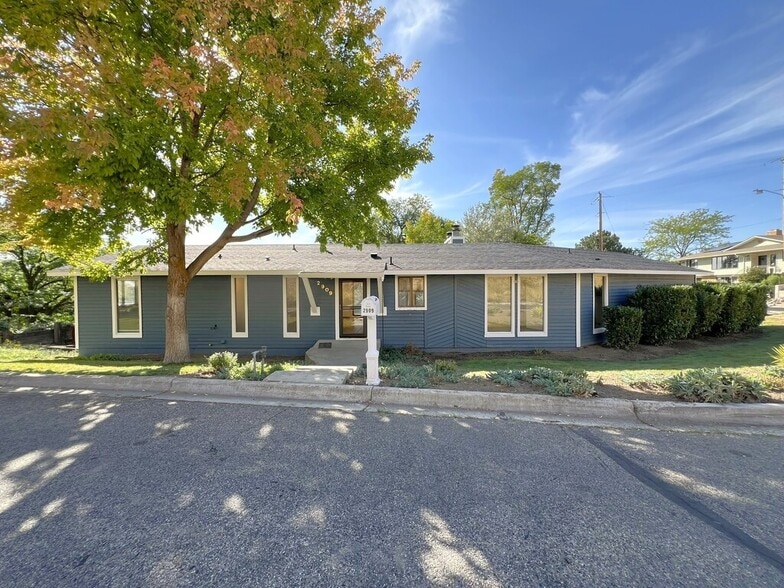 Primary Photo - 2909 N Hillway Dr