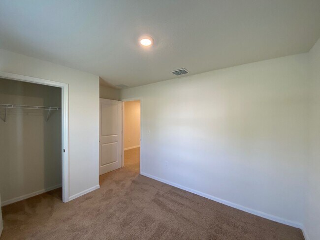 Building Photo - - Desirable Lake Diamond Subdivision 4/2/2...
