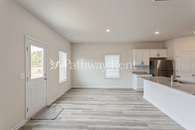 Building Photo - 608 Mackenzie Cv