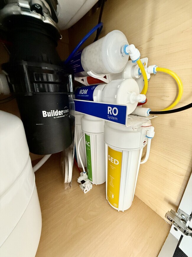 Building Photo - 15052 Destination Ave