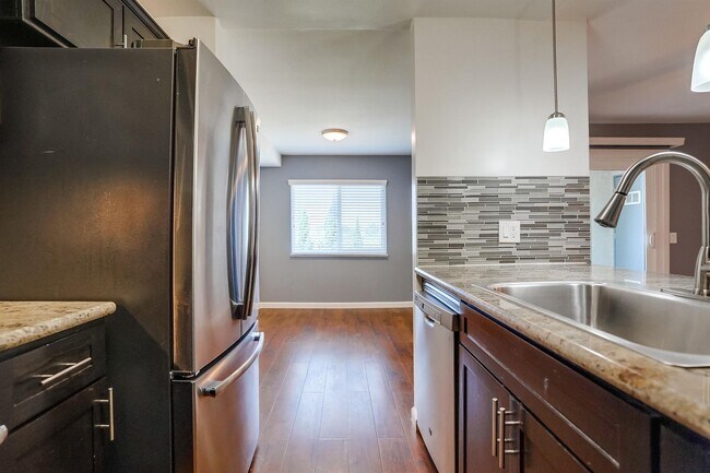 Interior Photo - 821 N. Austin Ave