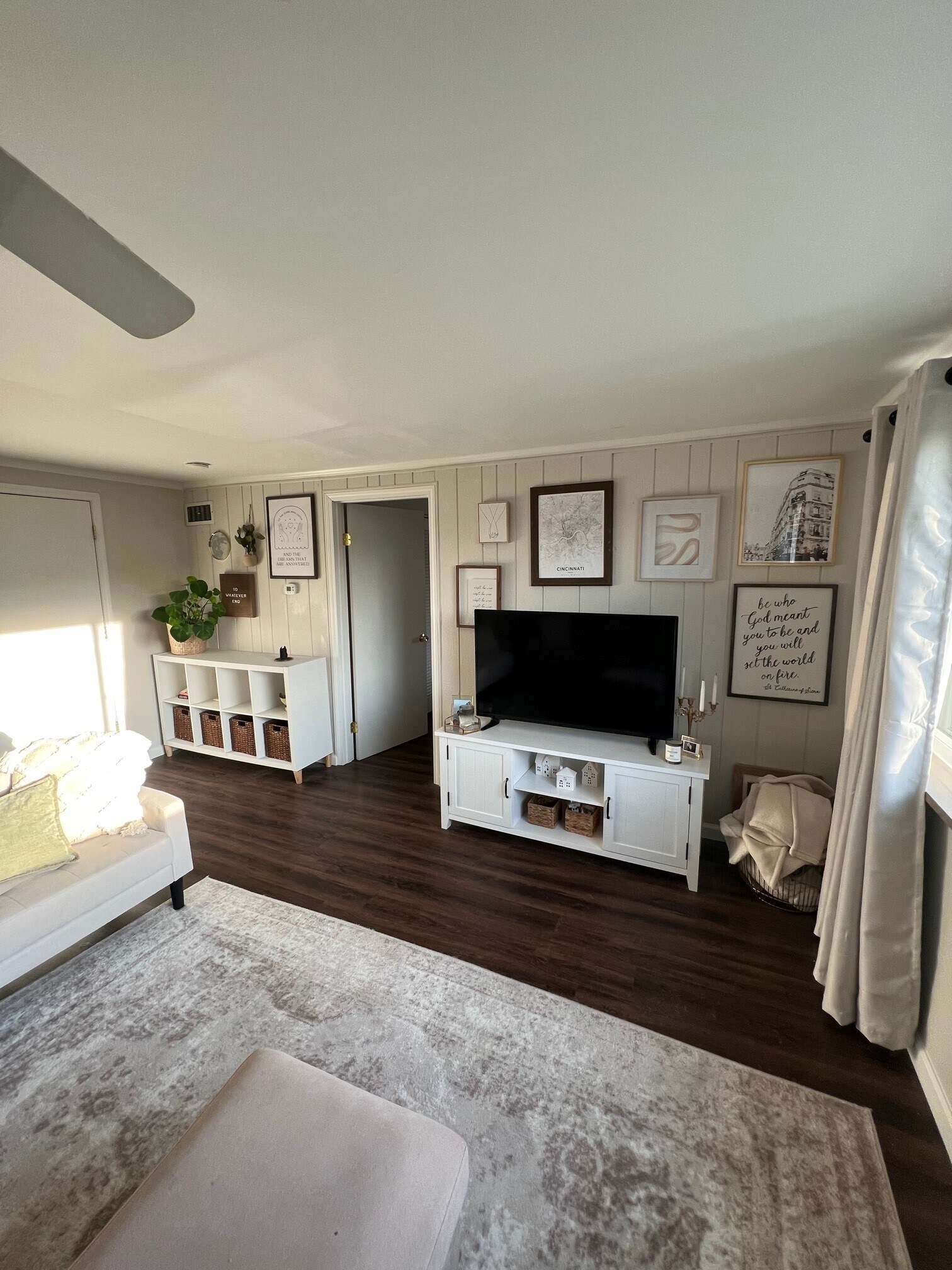 Living Room - 701 Edgecliff St