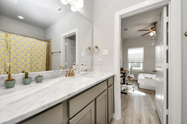 Building Photo - 9017 Lonestar Creekbend Ln