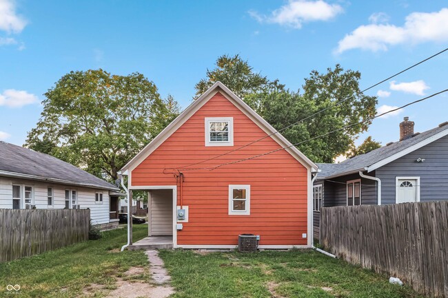 Building Photo - 117 N Sheffield Ave