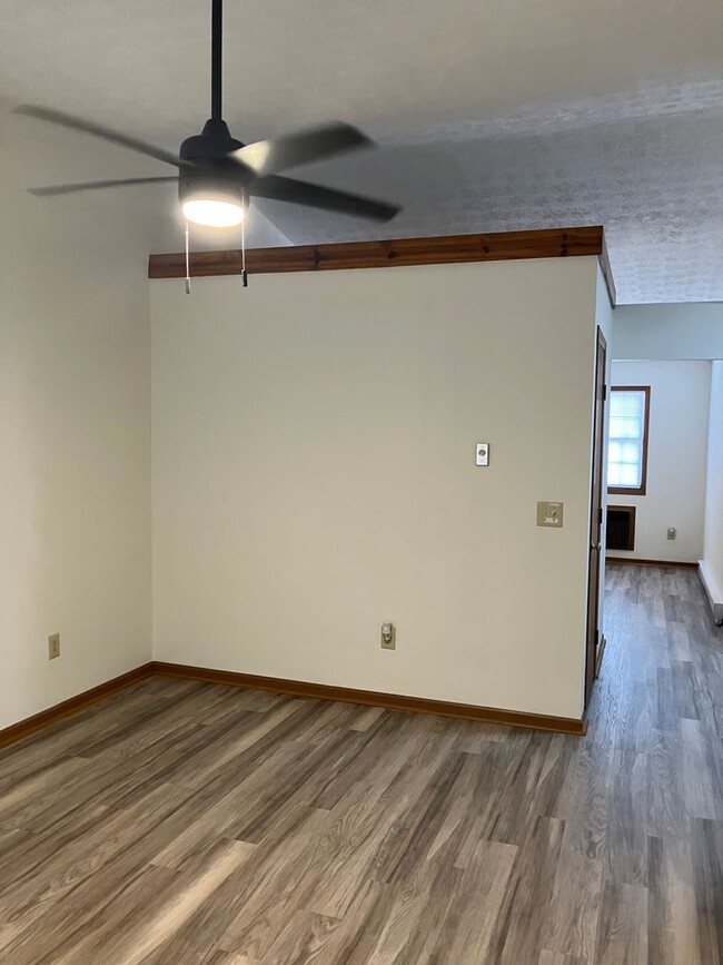 Building Photo - Ranch Style - Remodeled 2 Bedroom, 1 Bath ...