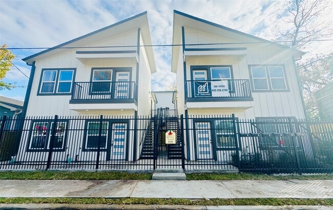 Building Photo - 5420 Elysian St