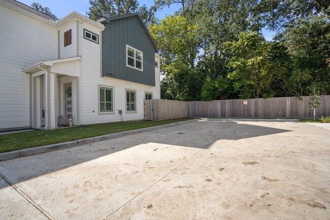 Building Photo - 5217 Pinemont Creek Ln
