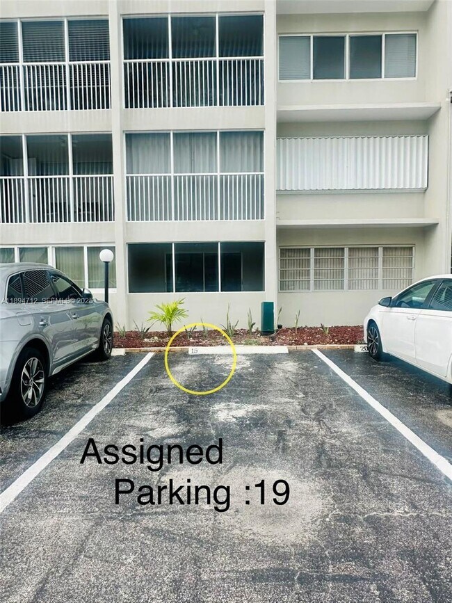 Building Photo - 330 SE 2nd St