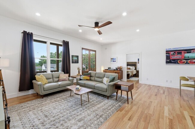 Building Photo - 3556 Cottonwood Ln