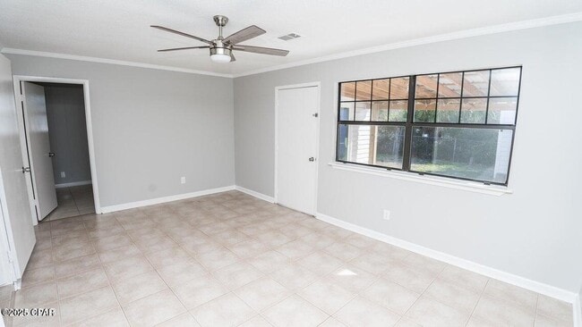 Building Photo - 247 Poinsettia Dr