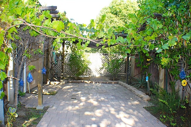 Building Photo - Stunning Temecula Home with Full Solar and...