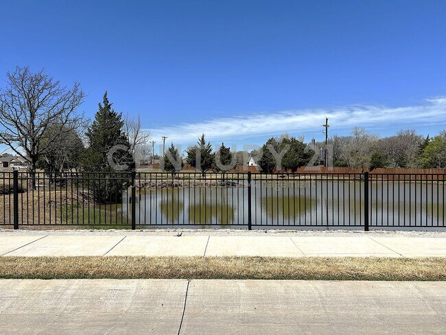 Building Photo - Crisp and Clean 4/2/2 in Boyd For Rent!