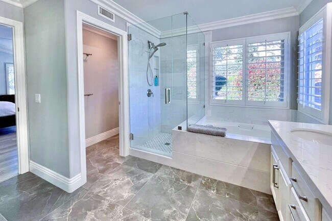 Building Photo - Gorgeous Large Furnished Home in the Gated Community of San Joaquin Hills!