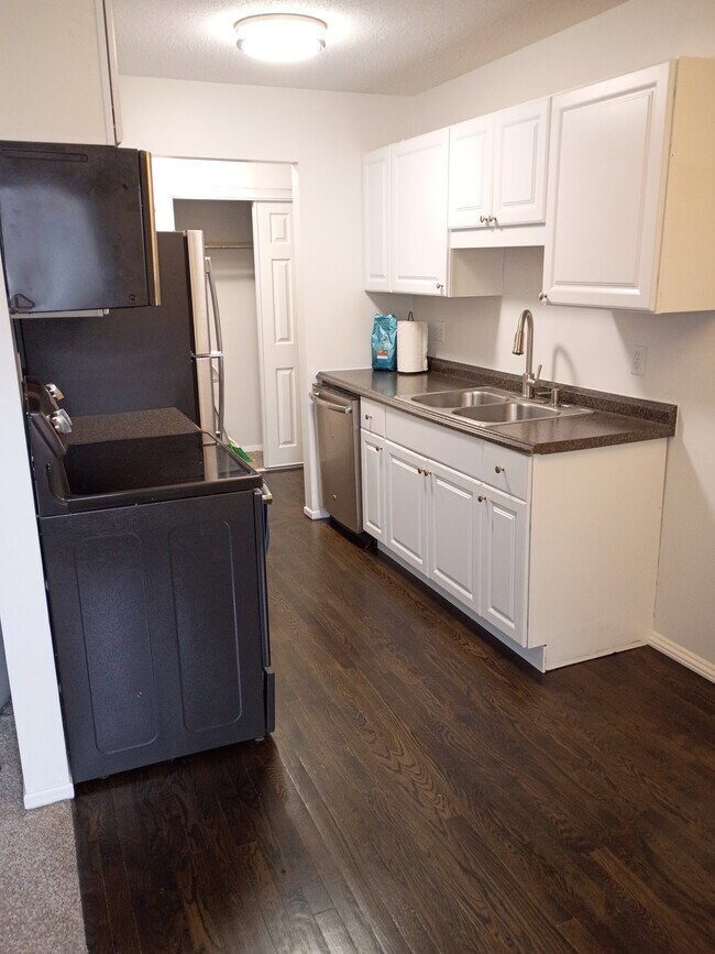 Building Photo - 806 Old Settlers Trail