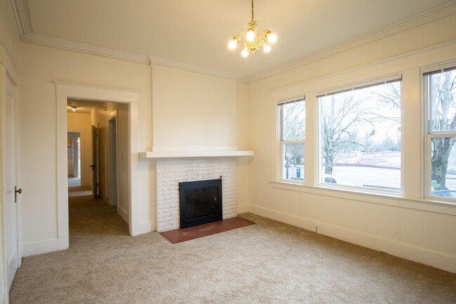 Building Photo - RENT SPECIAL! Gorgeous 2-Bedroom Corner Fl...