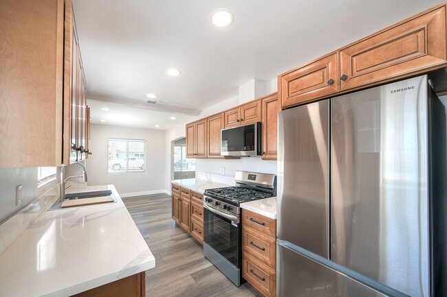 Building Photo - 197 Twin Oaks Cir