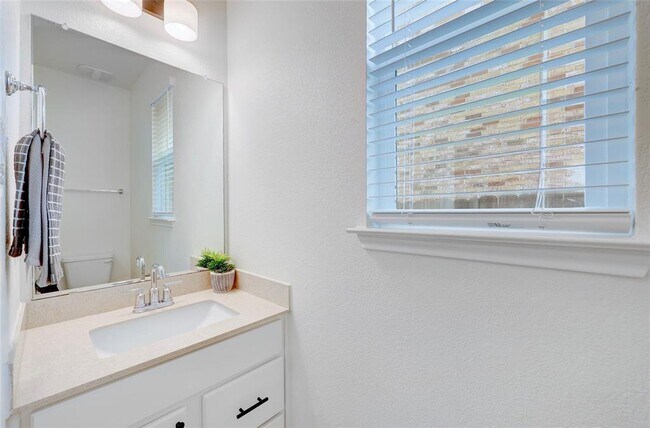 Building Photo - 1929 Stinnett Dr