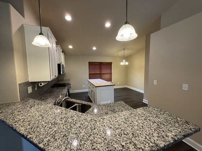 Building Photo - 2467 Bell Manor Dr SW