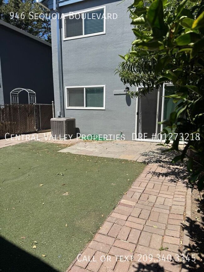 Building Photo - 946 Sequoia Blvd